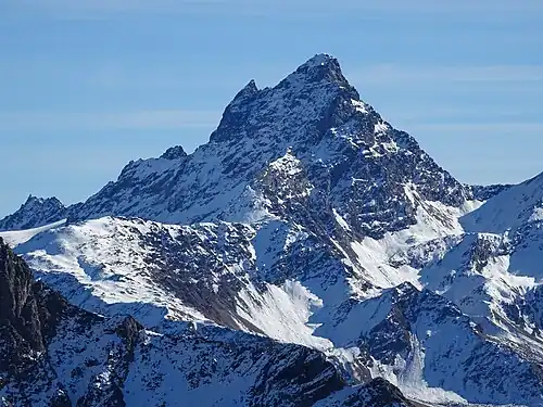 Blick nach Südosten zum Piz Kesch.