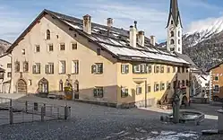 Oberes und unteres Planta-Haus in Zuoz (erbaut im 16. Jh. unter Einbezug von Wohntürmen)
