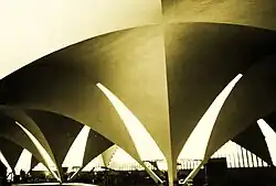 Industriegebäude von Ludwig Mies van der Rohe und Félix Candela