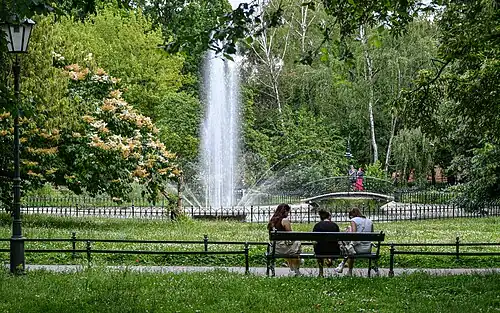 Brunnen und Teich