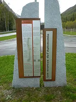 Stele vor dem Museum der Résistance in Valsavarenche