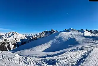 Pleisen (rechts der Bildmitte) von Norden unterhalb