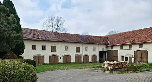 Polding 6, Remise und Stall