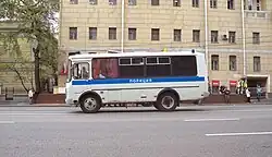 Ein PAZ-3205-Polizeibus in Moskau, Russland.