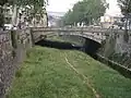 Der Mugnone und die Brücke Ponte Rosso in Florenz