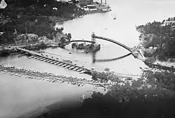 Das Lehrgerüst der Tranebergsbron bei der Montage