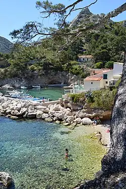 Bootssteg in einer Bucht des Calanque Nationalparks
