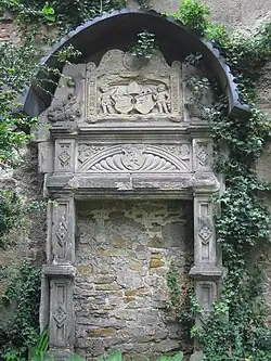 Ehemaliges Portal im Garten des Heimatmuseums