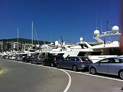 Luxusyachten im Hafen von Portals Nous