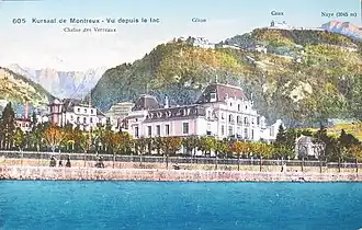 Historische Postkarte des Casinos von Montreux von vor 1918, mit dem Genfersee im Vordergrund, auf dem der im Lied besungene Rauch schwebte