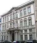 Prannerstraße 2; Ehemaliges Palais Neuhaus-Preysing, später Teil der Bayerischen Vereinsbank