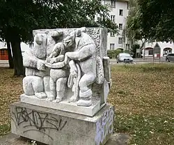 Skulptur Wolf-Schaf-Bär nach Zitat von Bertolt Brecht