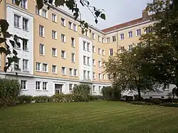 Nordwestecke zur Pasteurstraße: 116a, 117