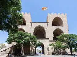 Offene Südfassade des Bauwerks