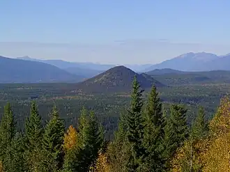 Blick vom Green Mountain mit dem Pyramid Mountain in der Ferne
