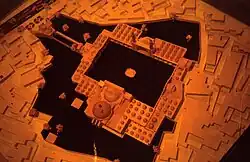 Linkes Bild: Hauptiwan und Kuppelhalle der Freitagsmoschee von Qazvin Rechtes Bild: Modell der Freitagsmoschee von Qazvin