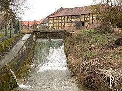 Abzweig von der Schunter zum Mühlengraben (im Vordergrund)