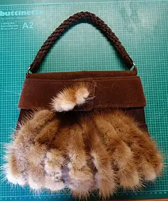 Alte Mufftasche mit Nerzschweifbesatz (Sammlung Udo Meinelt & Söhne)