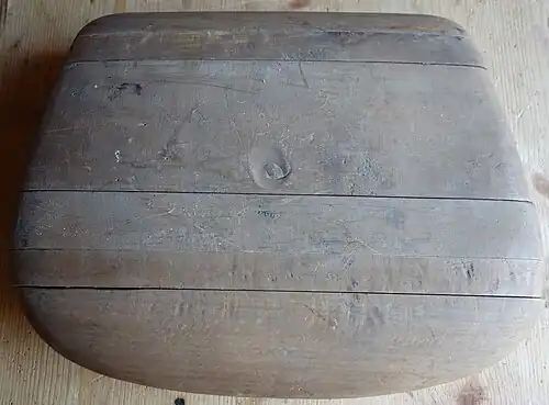 Großer, taschenförmiger Block