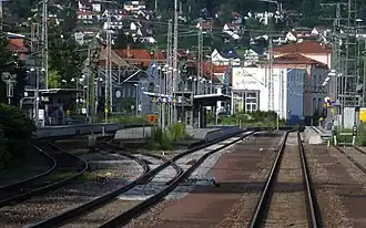 Gleise des Bahnhofs