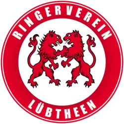 Das Vereinslogo des RV Lübtheen. Zwei Löwen (ähnlich wie im Stadtwappen) die sich wie im Ringkampf gegenüberstehen.