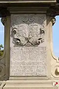 Sockel der Johannes-Nepomuk-Statue in Ratibor mit Wappen und Inschrift Rudolf von Sobek und Rauden