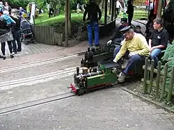 Gegenüberliegendes Gartenbahngelände gleich am Lößnitzbach