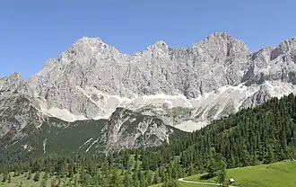 Dachsteinsüdwand, ganz links der Torstein