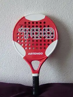 Dieser Padelschläger ist ohne Griff rund