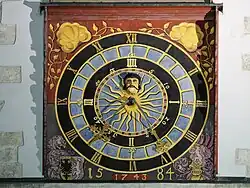 Wieder mit geschlossenem Mund und sichtbaren Augäpfeln