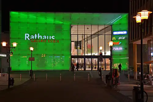 Eingangsbereich am Abend