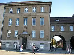 Rathaus Nebengebäude mit Übergang