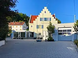 Rathaus und Feuerwehr