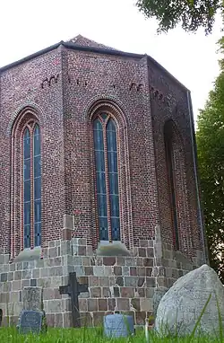 St. Mauritius in Reepsholt, Chor um 1300, Maßwerk im Material ersetzt