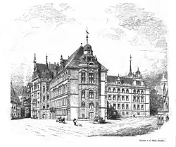 Regierungsgebäude Domhof 1 von Nordwesten, im Hintergrund der Dom (1896)
