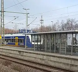 Zug der Regio-S-Bahn auf Gleis 4 in Bremen-Burg