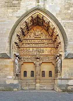 Weltgerichtsportal, Architekturmodelle als Baldachine