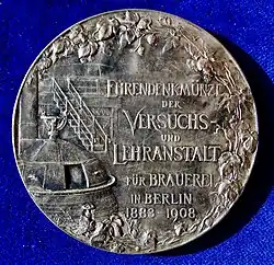 Die Rückseite dieser Ehrenmedaille von 1908