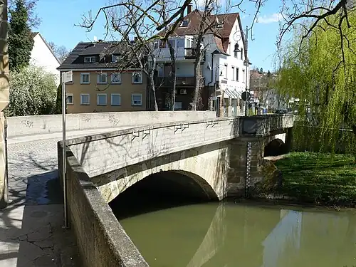 Remsbrücke neben dem Turm