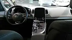 Armaturenbrett mit R-Link 2