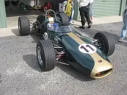Auf einem Brabham BT11A startete Bob Anderson in der Tasman-Serie
