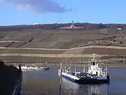 Autofähre Bingen–Rüdesheim mit Niederwalddenkmal