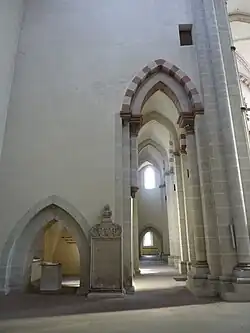 Chorumgang: spitzbogige Kreuzgratgewölbe