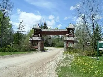 Der östliche Eingang zum Park