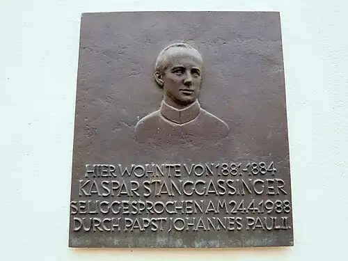 Gedenktafel am ehemaligen Wohnhaus Rindermarkt 9 in Freising