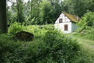 Ritterstein „Alte Glashütte“ und Forsthaus