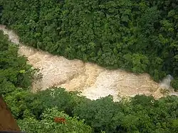 Semuc Champey aus Vogelperspektive, während eines Hochwassers 2007