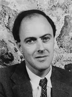 Der britische Pilot und Autor Roald Dahl im Jahr 1956