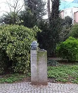 Robert Schumann-Denkmal von Karl Hartung (1956), im Hofgarten am Opernhaus, 2018