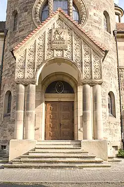 Eingangshalle und Hauptportal